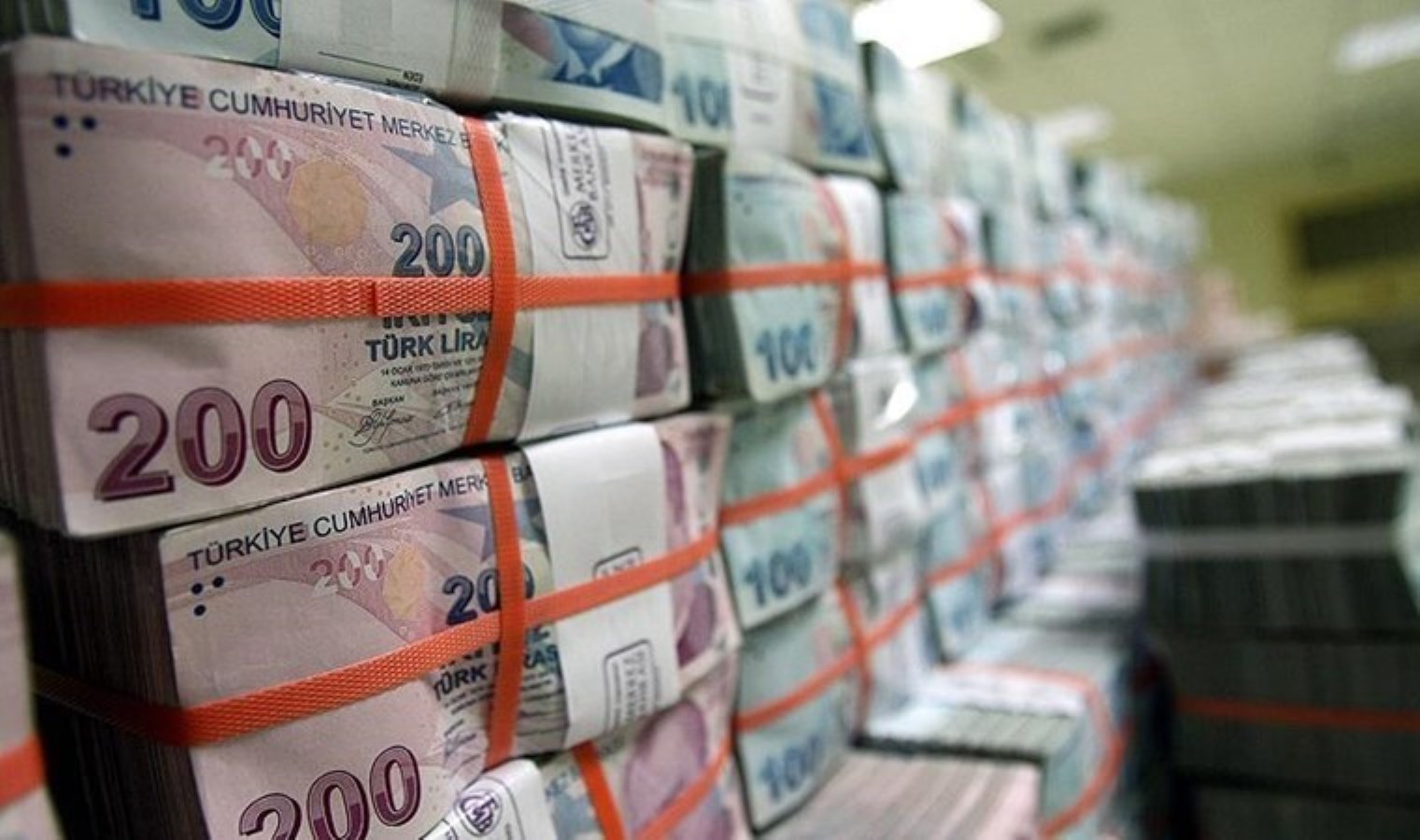 Bütçenin brüt borç stoku 7,8 trilyon lira oldu